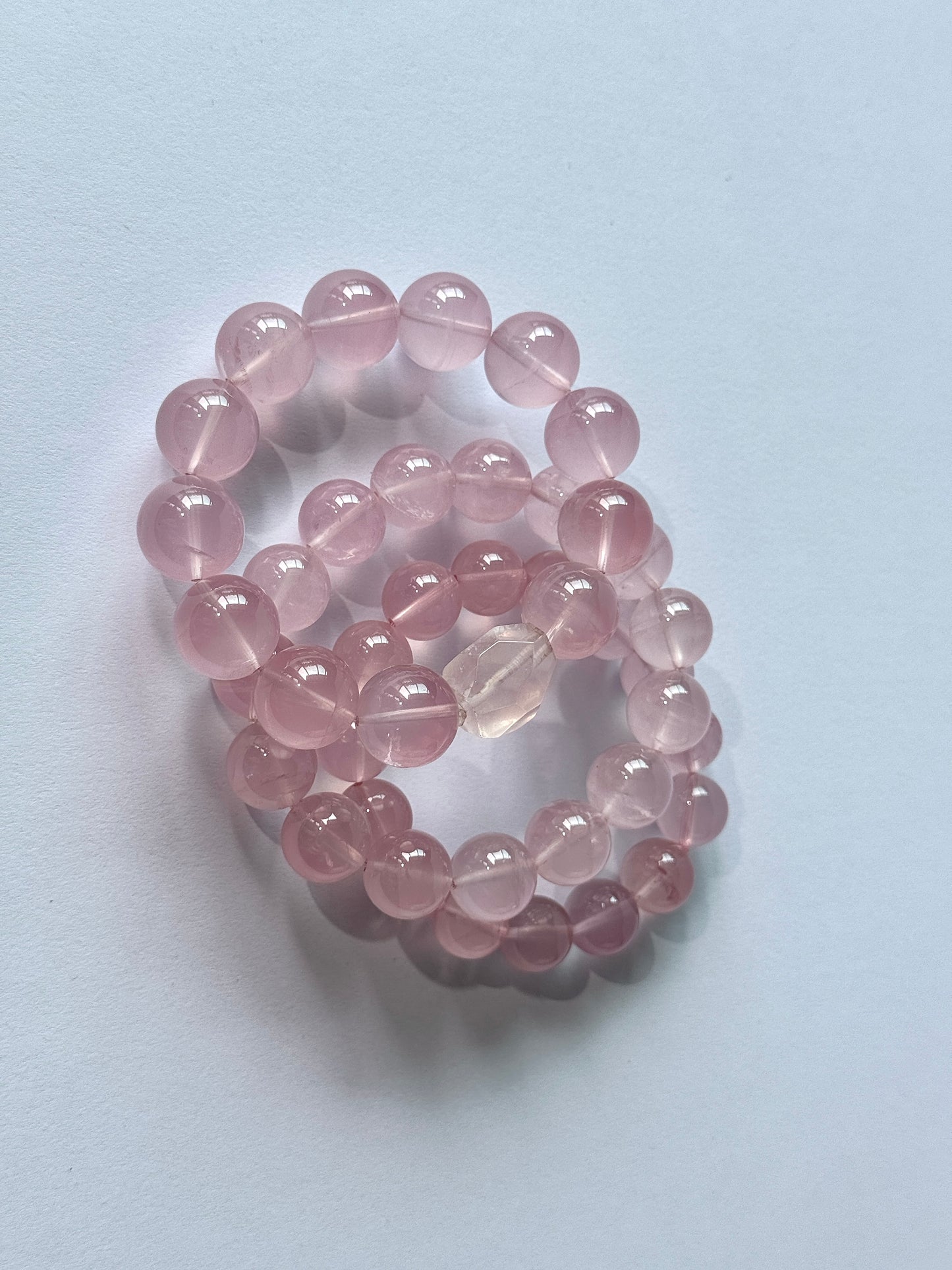 Rose quartz (水透体粉晶)