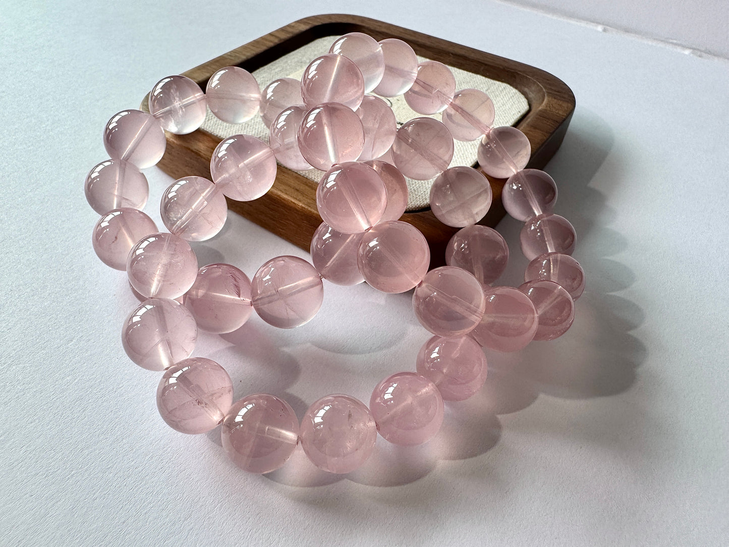 Rose quartz (水透体粉晶)