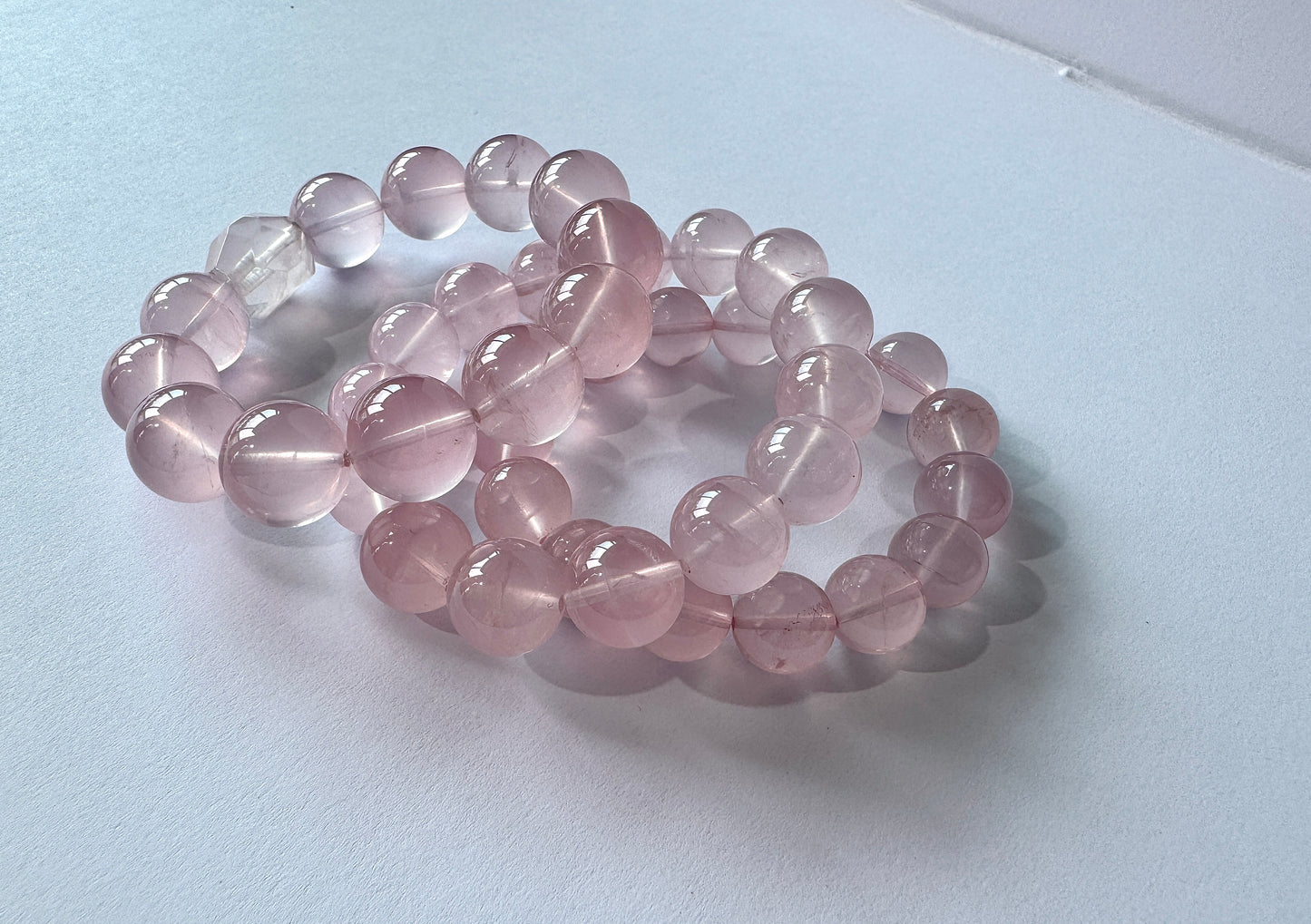 Rose quartz (水透体粉晶)